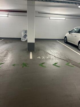 Foto - Zu vermieten: Tiefgaragenstellplatz in Leopoldstr. München
