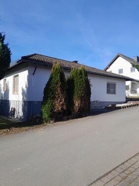 Foto - Bungalow mit 160qm Wohnfläche zu , neu gestrichen !!!