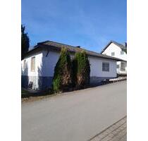 Bungalow mit 160qm Wohnfläche zu , neu gestrichen !!! - Bettenfeld