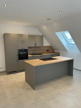 Foto - Moderne 4 Zimmer Wohnung mit Balkon & Design Küche