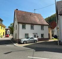 Zweifamilienhaus mit Garage und kleinem Garten - Lauterstein
