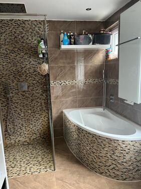 Foto - Großzügige 4-Zimmer-EG-Wohnung mit Terrasse, Balkon, Garage