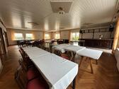 Foto - Saal mit Gastronomie und voll ausgestatteter Küche