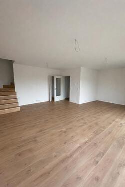 Foto - Ruhige und naturnahe 4–5 Zimmer-Wohnung über 3 Etagen, ERSTBEZUG