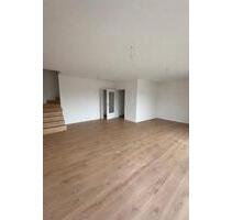 Ruhige und naturnahe 4–5 Zimmer-Wohnung über 3 Etagen, ERSTBEZUG - Wiesentheid