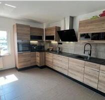 Wohnung mit Hauscharakter - 1.250,00&nbsp;EUR Kaltmiete, ca.&nbsp; 160,00&nbsp;m&sup2; in Wilkau-Haßlau (PLZ: 08112)