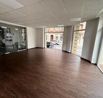 Ecklage mit großer Schaufensterfront: 110 m² im EG – sofort frei - Pirna