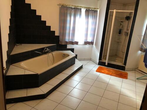 Foto - Große Wohnung mit über 200qm Fläche und vielen Zimmern