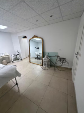 Foto - Kosmetikraum ca. 15m2 - z.B. Nageldesign - Nähe Wiesbaden