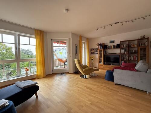 Foto - Lichtdurchflutete 2-Zimmer-Wohnung mit Tageslichtbad und EBK, in Budenheimer Halbhöhenlage