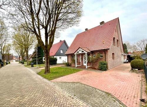 Foto - Modernisiertes Einfamilienhaus + freistehender Bungalow