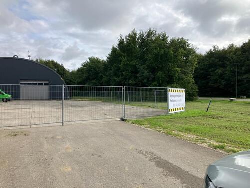 Foto - betonierte Freifläche ca. 400m², zu vermieten direkt an der A8