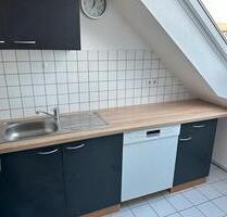 Charmante möblierte 2-Zimmer-Dachgeschosswohnung mit Stellplatz - Leverkusen Schlebusch