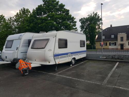 Foto - Wohnwagen oder PKW oder Anhänger Außenstellplatz
