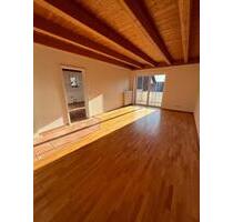 Helle 3-Zimmer-Wohnung mit Balkon & Garage in Eitensheim