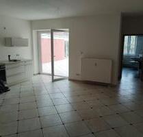 Großzügige 3-Zimmer-Wohnung mit Wintergarten und großem Privatgarten - Rostock Groß-Klein