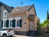 Foto - Haus in Innenstadt mit kleinem Garten