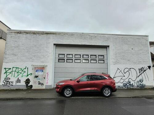 Foto - Vielseitige Gewerbehalle mit Hallentor & Stellplätzen – perfekt für Lager und Produktion