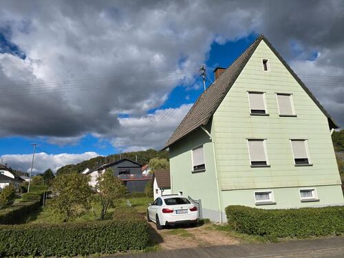 Foto - Freistehendes Einfamilienhaus mit großem Garten zu verkaufen