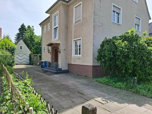 Foto - Erdgeschosswohnung mit Garten, Garage und Wintergarten