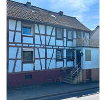 Haus mit Garten & Nebengebäuden, ohne Denkmalschutz - Kirchhain