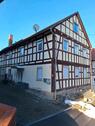 Foto - Zweifamilienhaus mit angrenzenden Landwirtschaftlichen Gebäuden