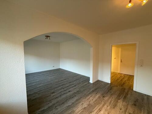 Foto - Großzügige 3-Zimmer-Wohnung mit Balkon in zentraler Lage