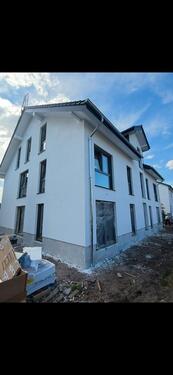 Foto - Neubau Wohnung 103 qm 34 ZKB-Wc Aufzug Balkon Terrasse Pivitshei
