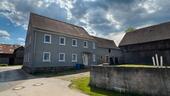 Foto - Hofstelle, Dreiseithof, Wohnhaus, Stall, Scheune