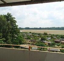 Sonnige 3-Raum-Wohnung mit großem Balkon und Blick ins Grüne in der Delle - Riesa