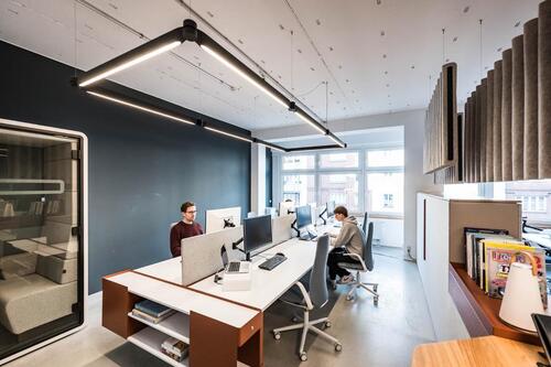 Foto - Modern möblierte Schreibtische im Loft mitten in Kreuzberg - All-in-Miete