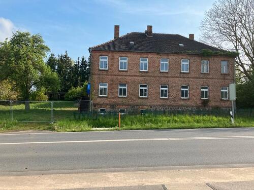 Foto - Sanierungsbedürftiges Mehrfamilienhaus