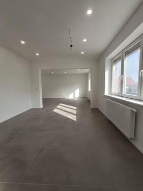 Foto - Kernsanierte, helle 3-Zimmer-Wohnung