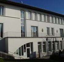 Helle, attraktive Gewerbeeinheit in Top-Lage von Treuen