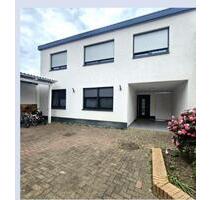 Exklusives Zweifamilienhaus mit großem Grundstück – Römerberg