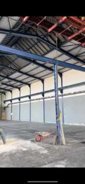 Foto - Lagerhalle (558 m²) mit Büro und WC in Krefeld