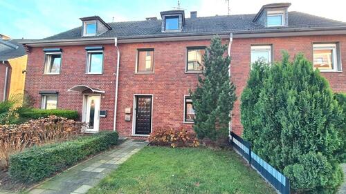 Foto - Zweifamilienhaus mit ausgebautem Dachgeschoss