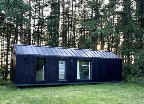 Foto - Romantische Hütte am Rande des Waldes