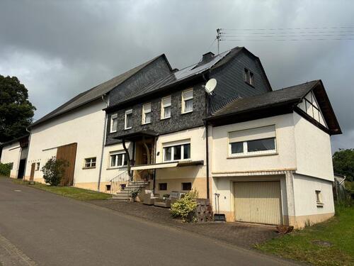 Foto - Landwirtschaftliches Anwesen mit Pferdekoppel, Halle, Stallungen