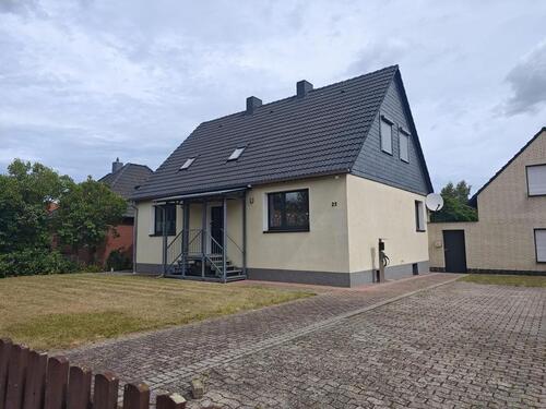 Foto - Einfamilienhaus zu vermieten - 1.350,00&nbsp;EUR Kaltmiete, ca.&nbsp; 140,00&nbsp;m&sup2;