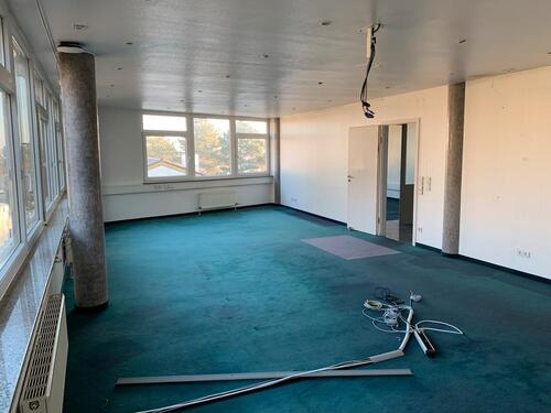 Foto - 298 m² universelle Bürofläche für mittlere Teams in Fellbach