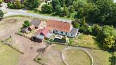 Foto - Resthof mit Weidefläche und Nebengebäuden ohne Makler