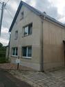Foto - Haus mit großem Grundstück und Nebengelass