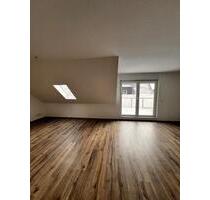 Moderne 3-Zi-Dachgeschosswohnung mit großem Balkon in Oldenburg