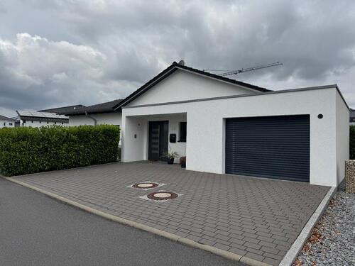 Foto - Moderner Bungalow mit Garage und 4 Zimmer - Wohnfäche 154 m²