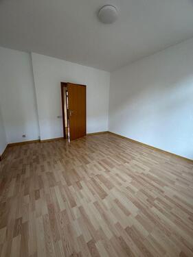 Foto - Frisch renovierte 4,5-Zi.-Wohnung (ca. 103 m²) in GE – neue Böden, hell & großzügig + Gartennutzung