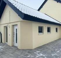 Modernisierte 2-Zimmer-Bungalow-Wohnung mit voll ausgestatteter Küche und Bad sowie Terrasse - Breitenbrunn