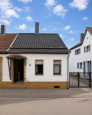 Foto - Doppelhaushälfte in Bexbach mit Garten, Vollkeller & 2 gr.Garagen