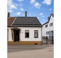 Doppelhaushälfte in Bexbach mit Garten, Vollkeller & 2 gr.Garagen