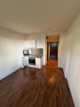 Foto - Ein-Zimmer Apartment mit Badezimmer und Küche